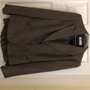 Tahari women’s suit